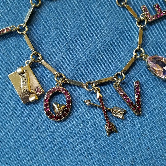 💌❤️Betsey Johnson "LOVE" Bracelet - NWOT❤️💌 - Picture 4 of 11
